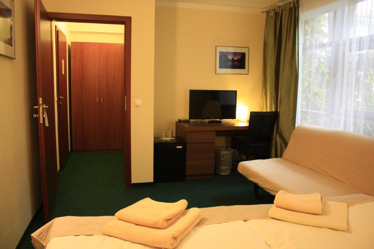 Hotel Premier トルナヴァ エクステリア 写真